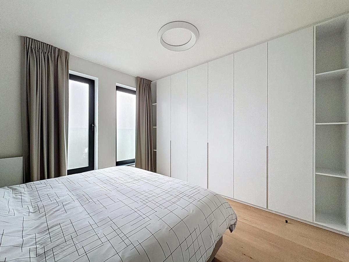 Montgomery/Cinquantenaire: Somptueux penthouse meublé neuf