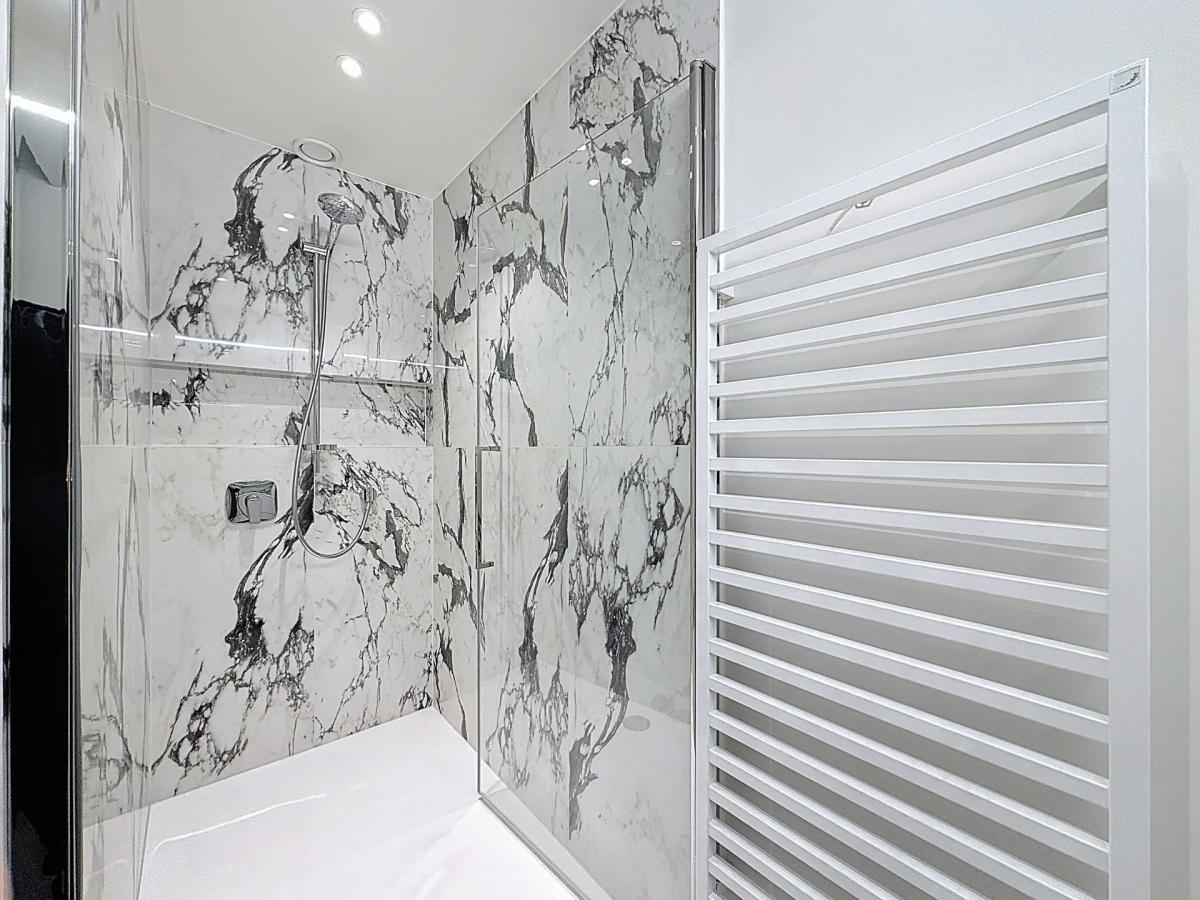 Montgomery/Cinquantenaire: Somptueux penthouse meublé neuf