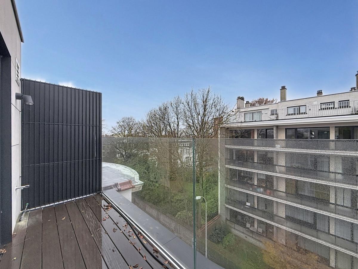 Montgomery/Cinquantenaire: Somptueux penthouse meublé neuf