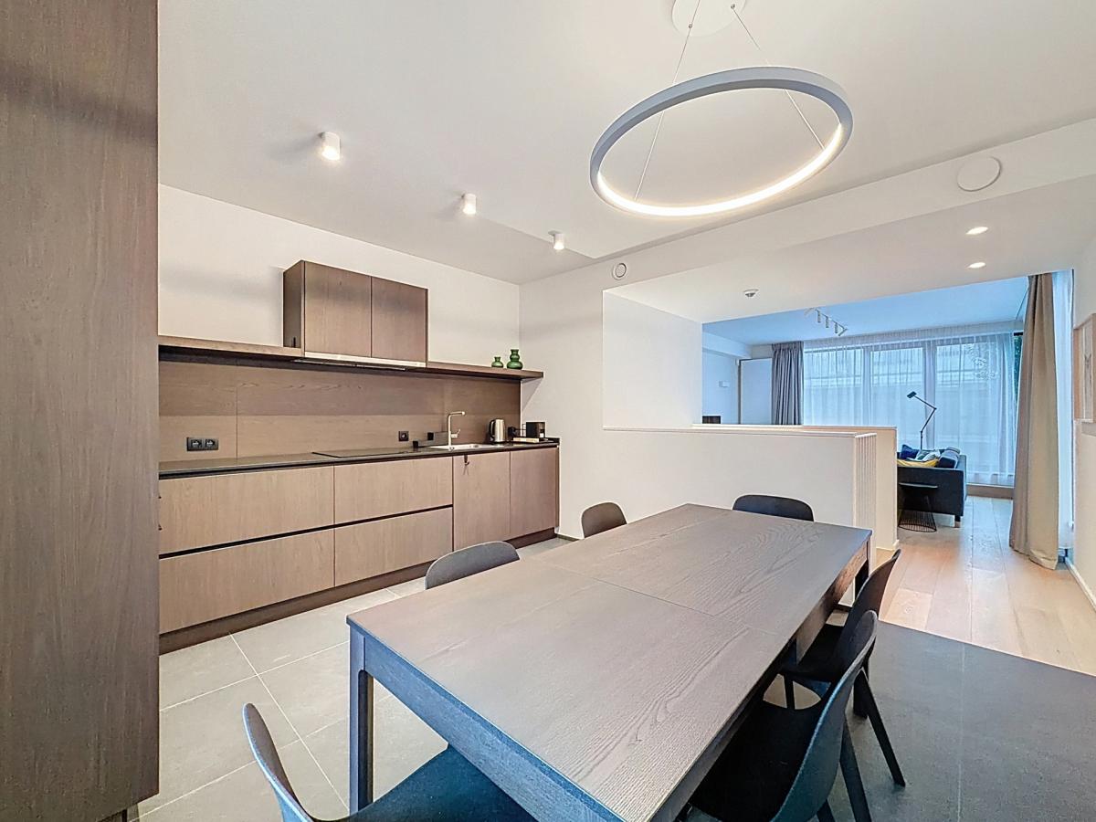 Montgomery/Cinquantenaire: Somptueux penthouse meublé neuf