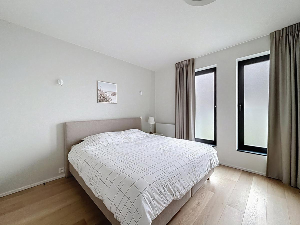 Montgomery/Cinquantenaire: Somptueux penthouse meublé neuf