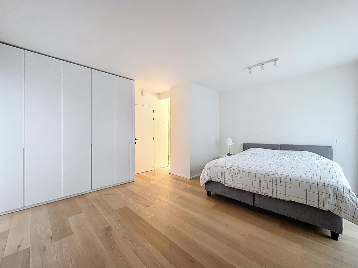 Montgomery/Cinquantenaire: Somptueux penthouse meublé neuf