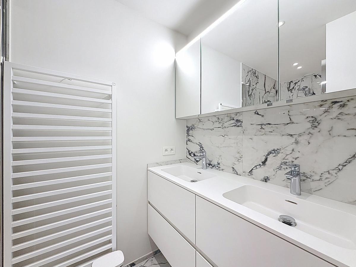 Montgomery/Cinquantenaire: Somptueux penthouse meublé neuf