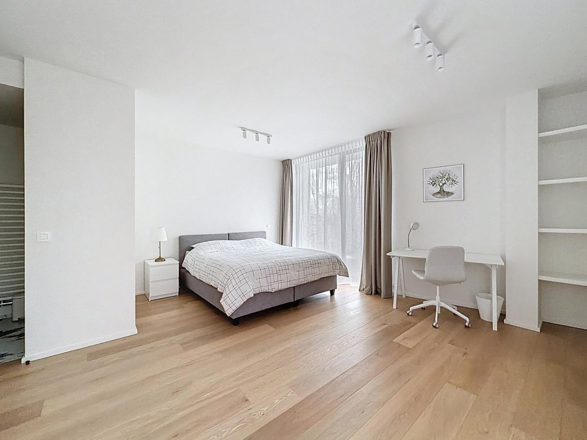 Montgomery/Cinquantenaire: Somptueux penthouse meublé neuf