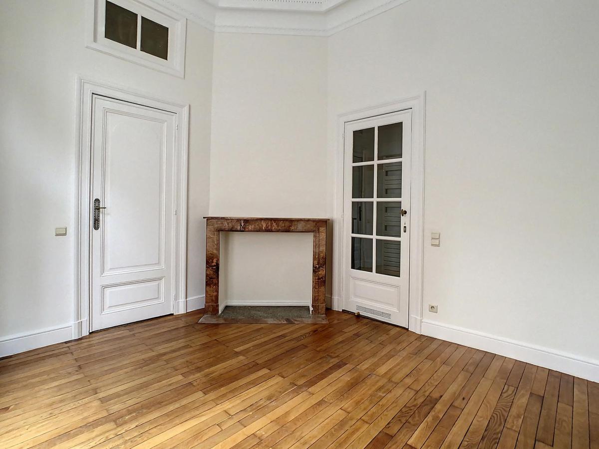 Place Brugmann : Superbe rez-de-chaussée avec jardin