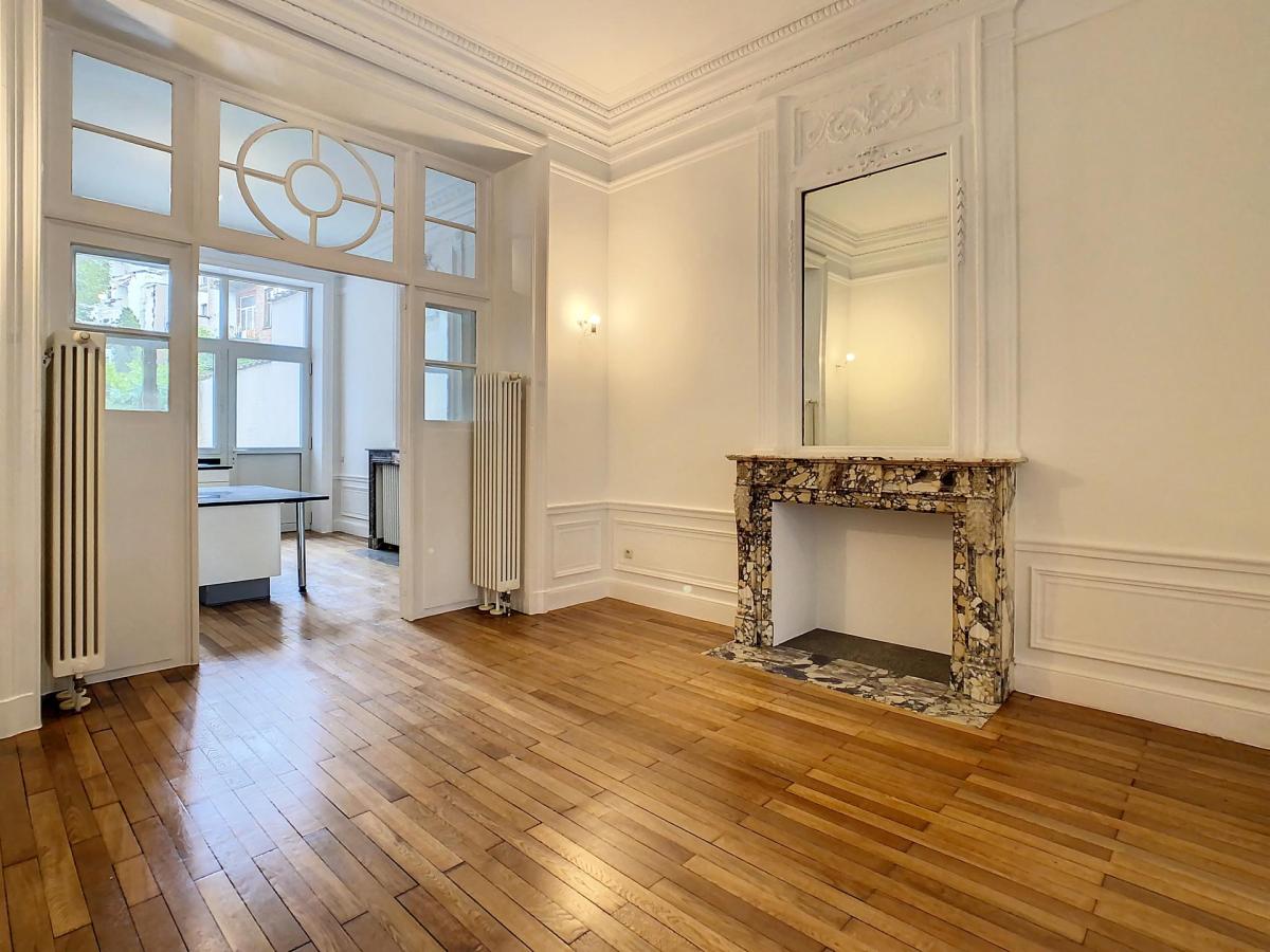 Place Brugmann : Superbe rez-de-chaussée avec jardin