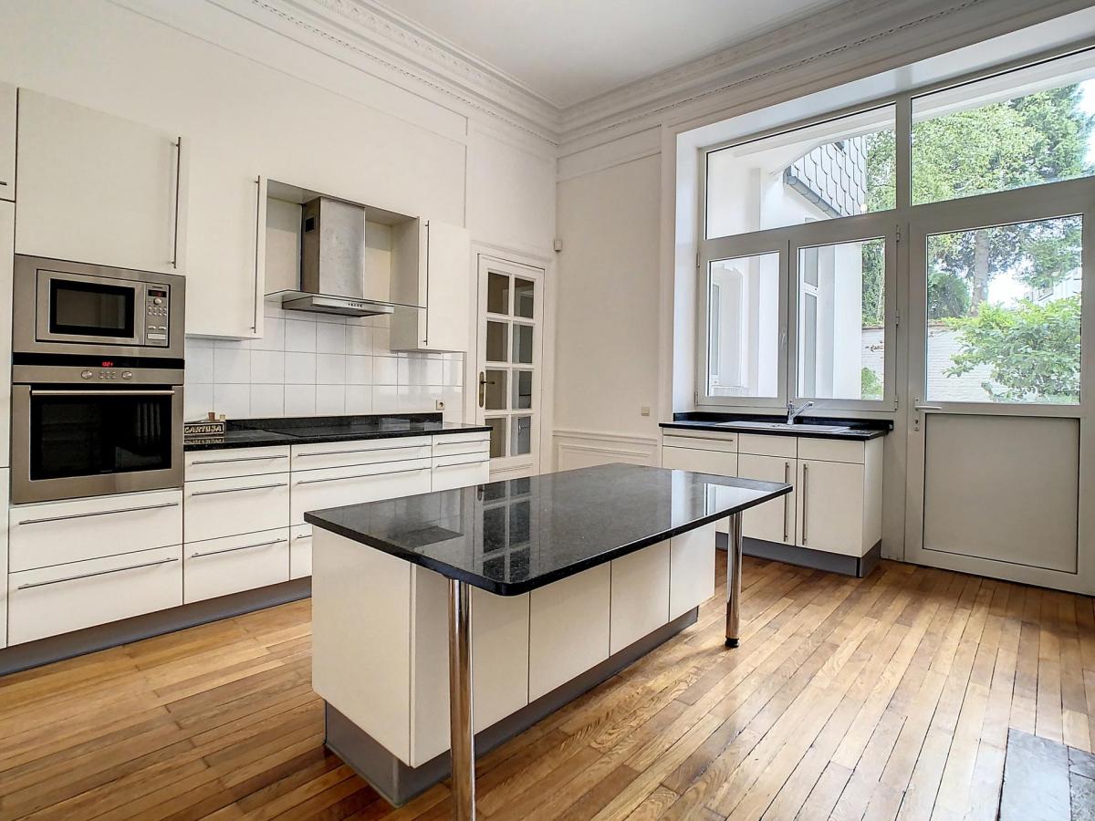 Place Brugmann : Superbe rez-de-chaussée avec jardin