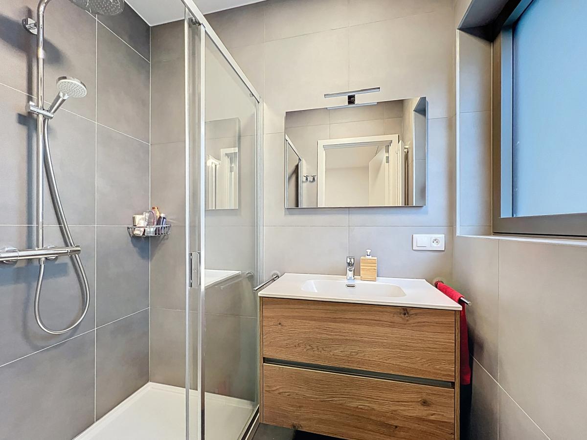 Quartier européen : Bel appartement neuf 2 ch. + terrasse