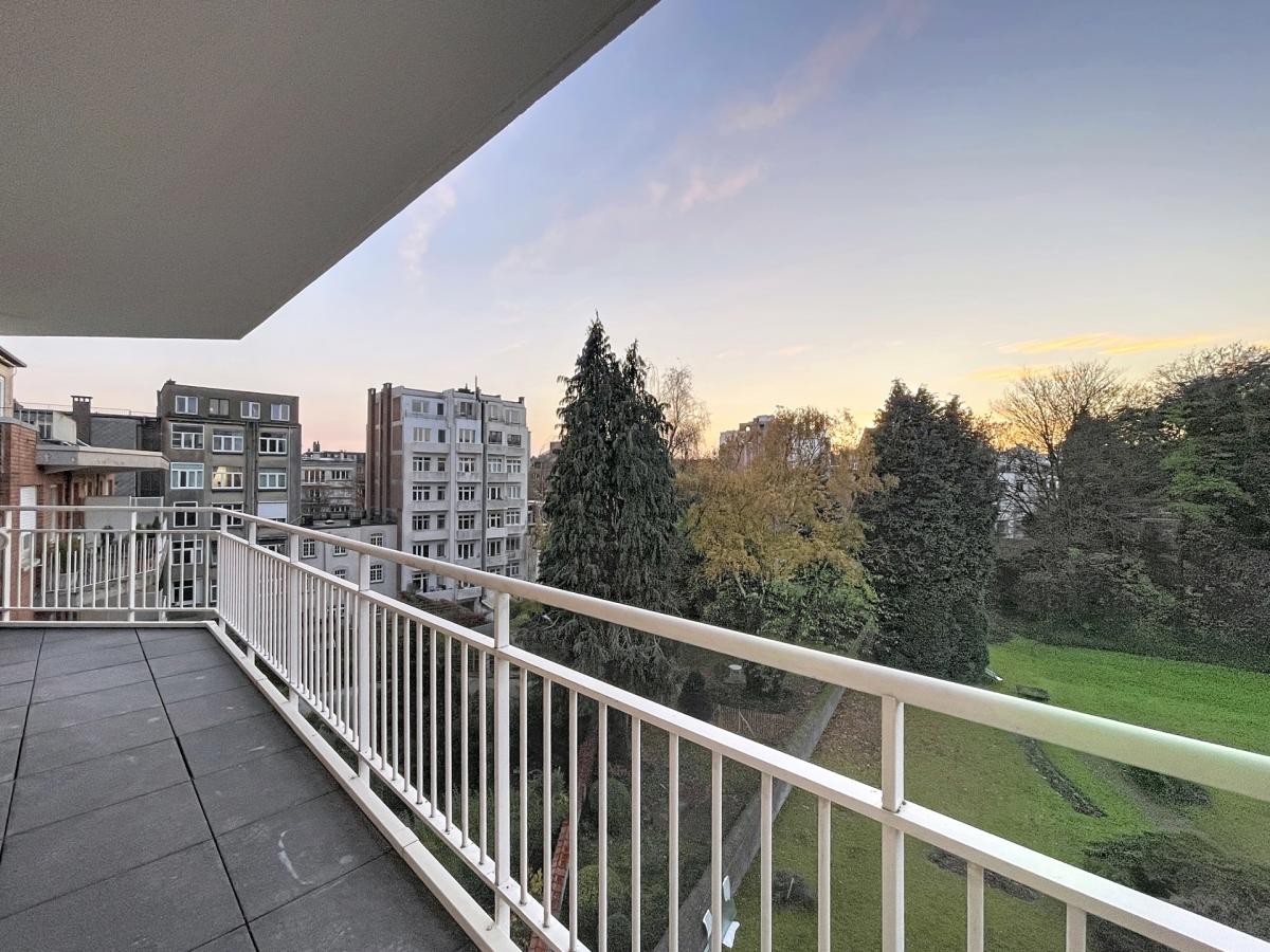 Roosevelt/ULB : Appartement 3 chambres + terrasse + parking