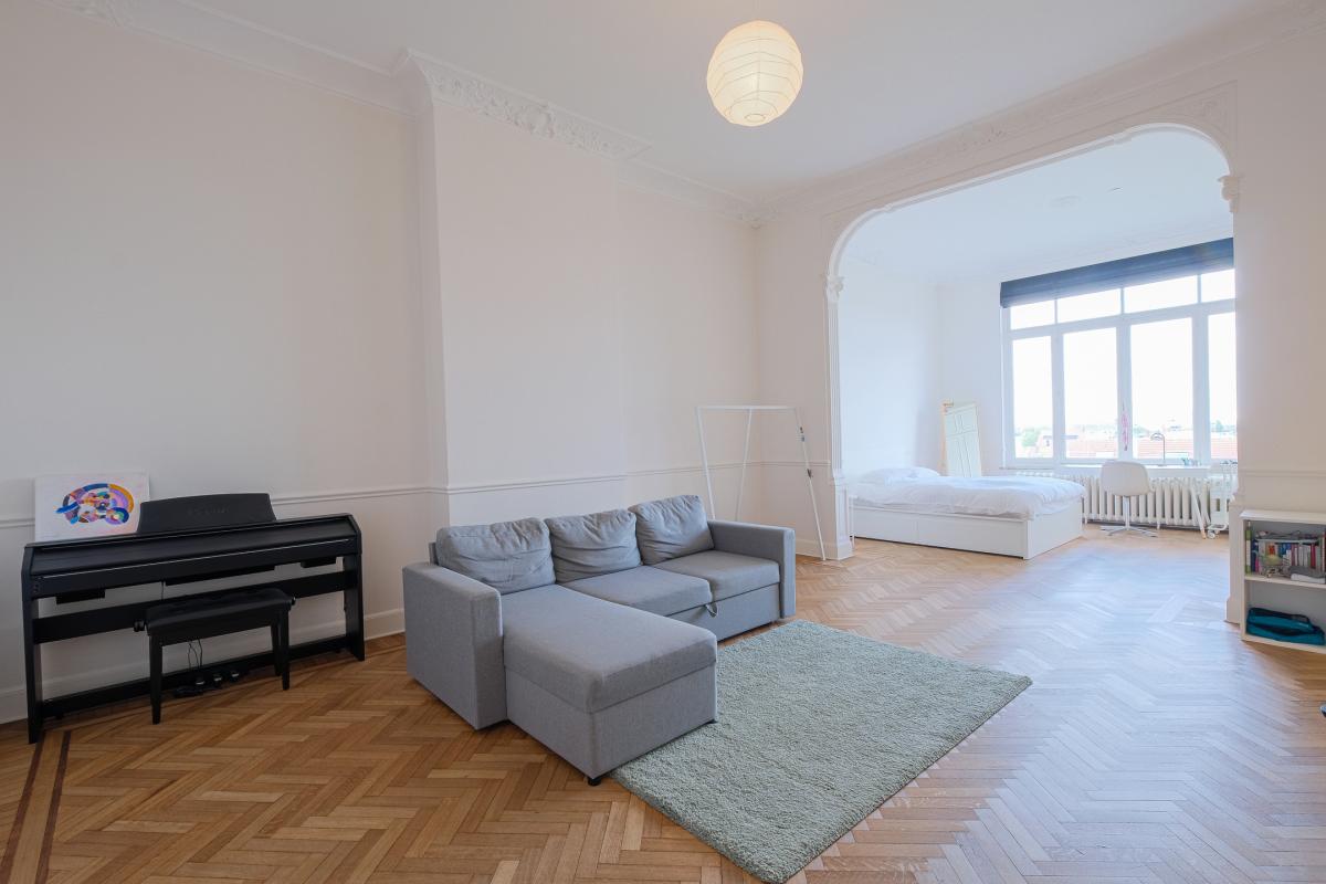 Place Brugmann : bel appartement rénové 4 chambres