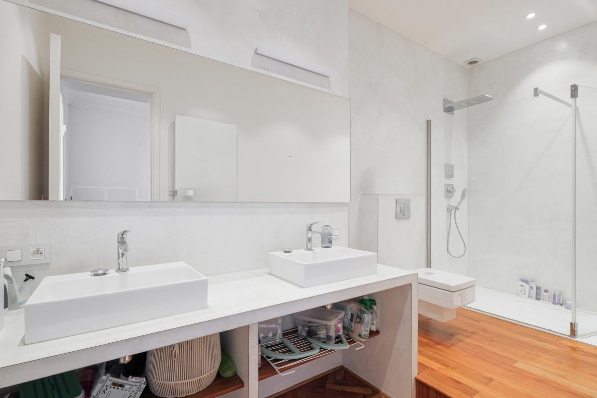 Place Brugmann : bel appartement rénové 4 chambres