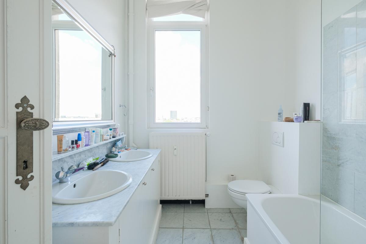 Place Brugmann : bel appartement rénové 4 chambres