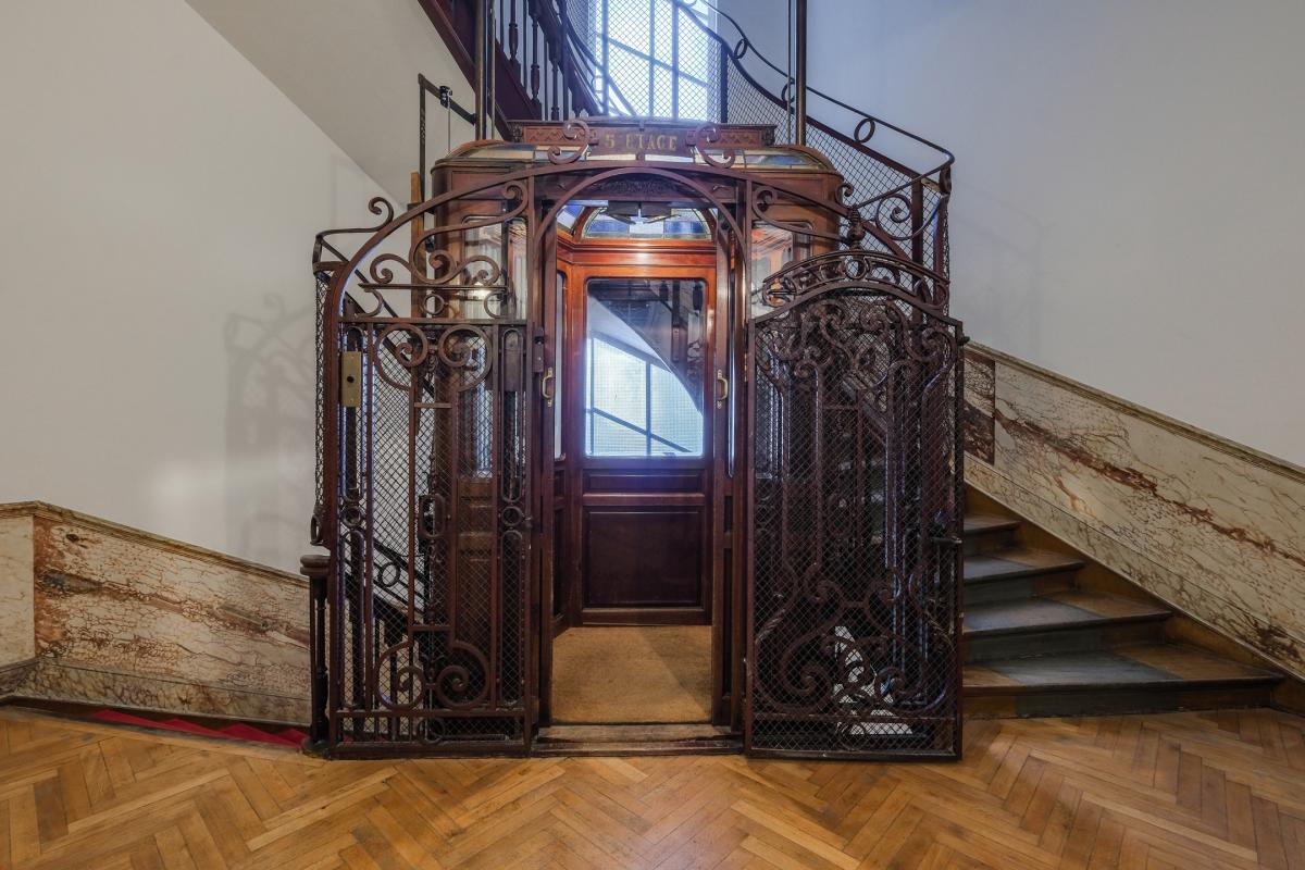 Place Brugmann : bel appartement rénové 4 chambres