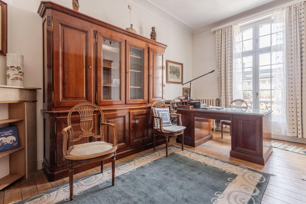 Etangs d'Ixelles: Hôtel de Maître avec 8 chambres et garage