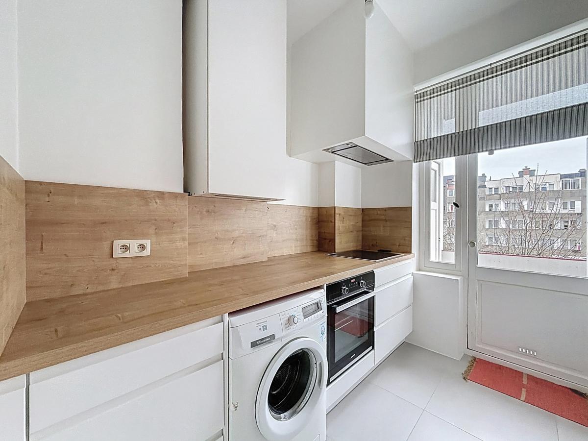 Pl. Brugmann / Châtelain : Bel appartement de caractère 