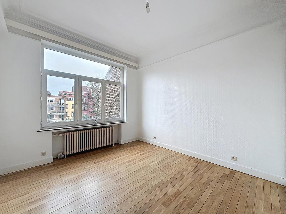 Pl. Brugmann / Châtelain : Bel appartement de caractère 