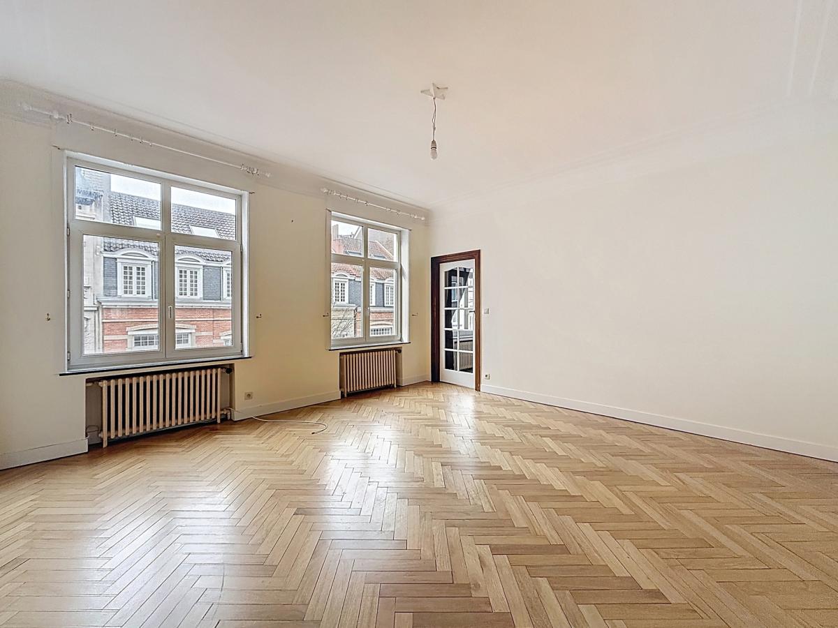 Pl. Brugmann / Châtelain : Bel appartement de caractère 