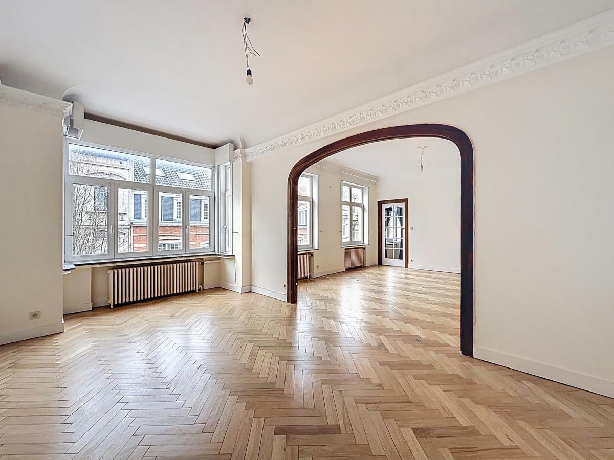 Pl. Brugmann / Châtelain : Bel appartement de caractère 