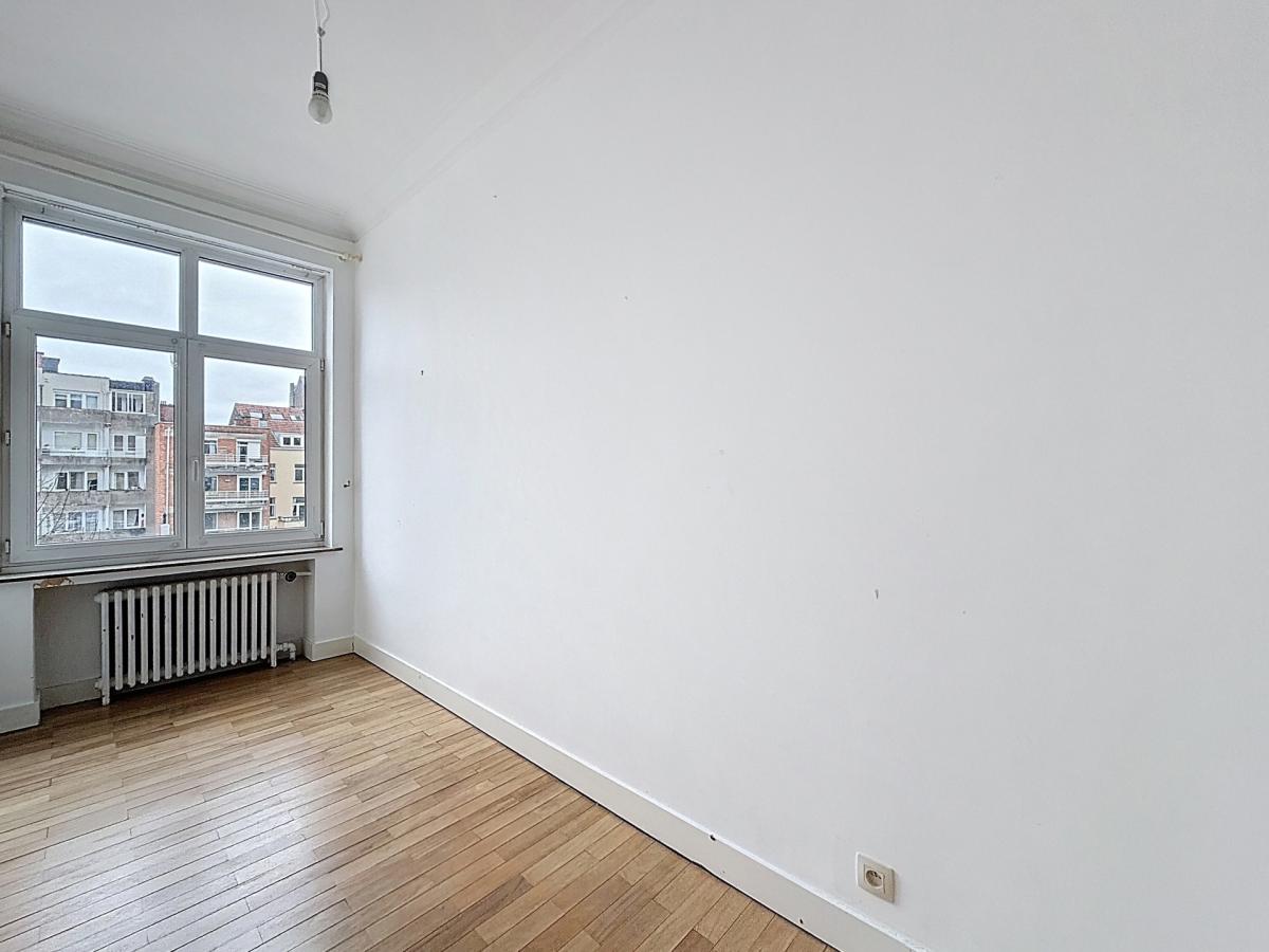 Pl. Brugmann / Châtelain : Bel appartement de caractère 
