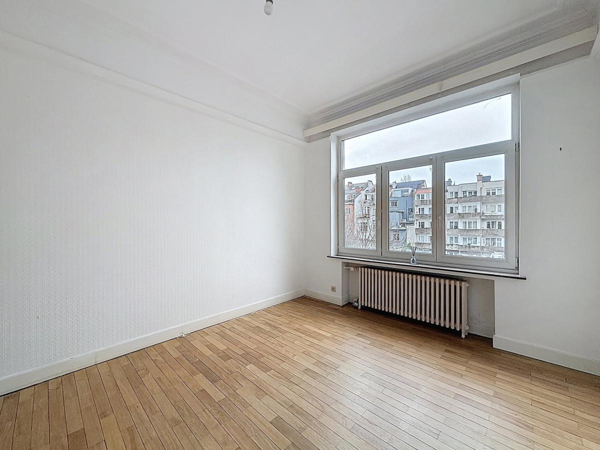 Pl. Brugmann / Châtelain : Bel appartement de caractère 