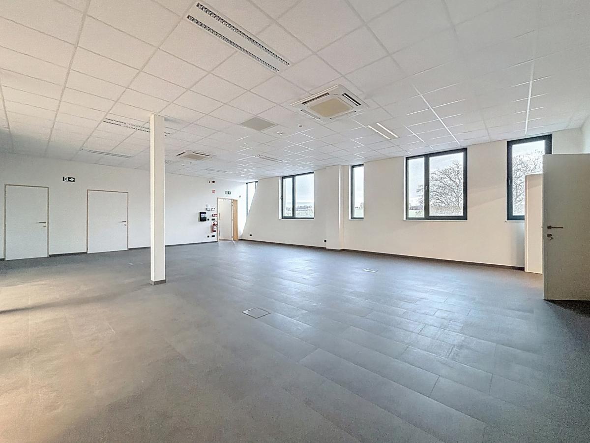 Forest / Drogenbos : Plateau de bureaux neuf ± 400 m² 