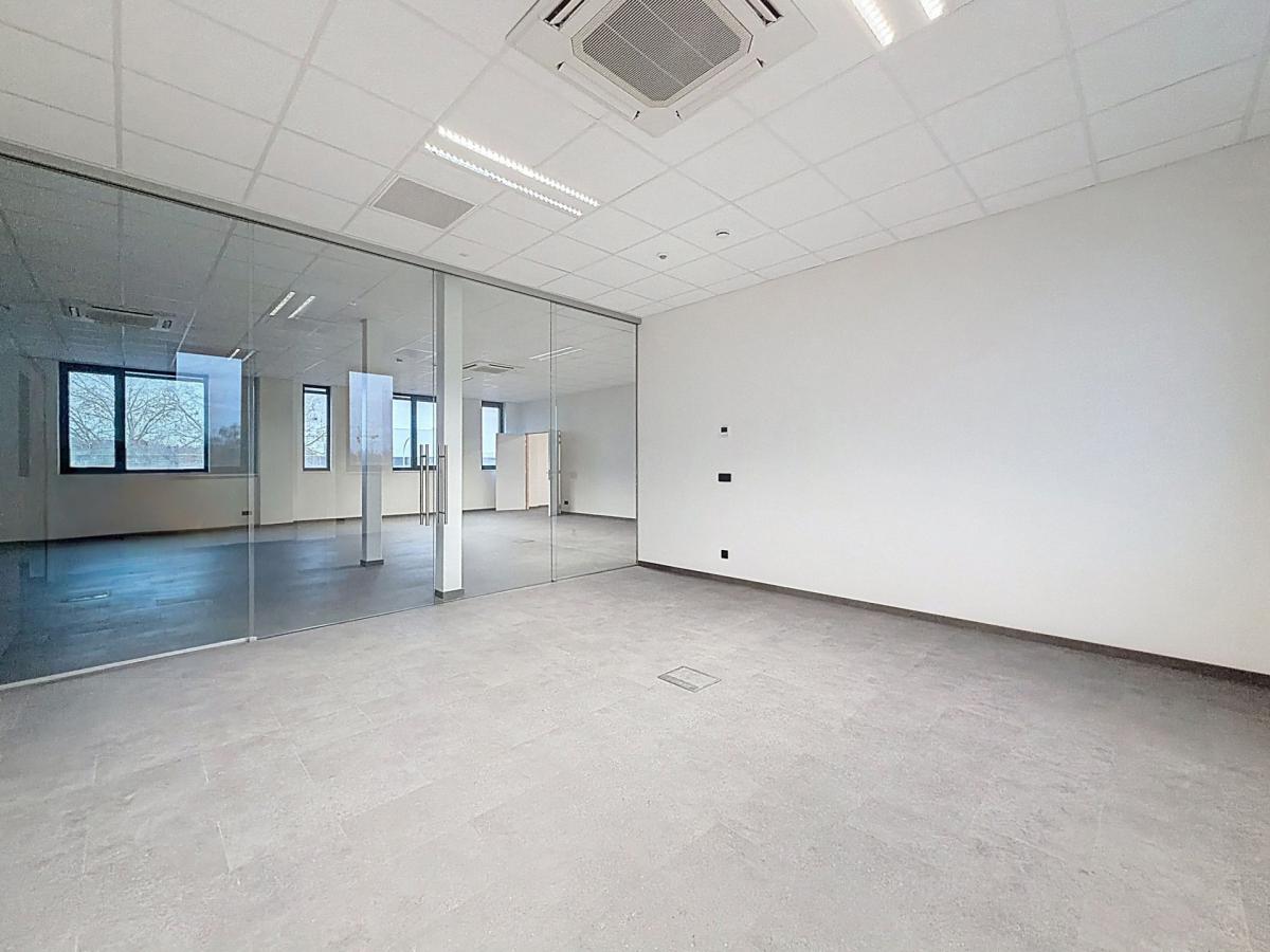 Forest / Drogenbos : Plateau de bureaux neuf ± 400 m² 