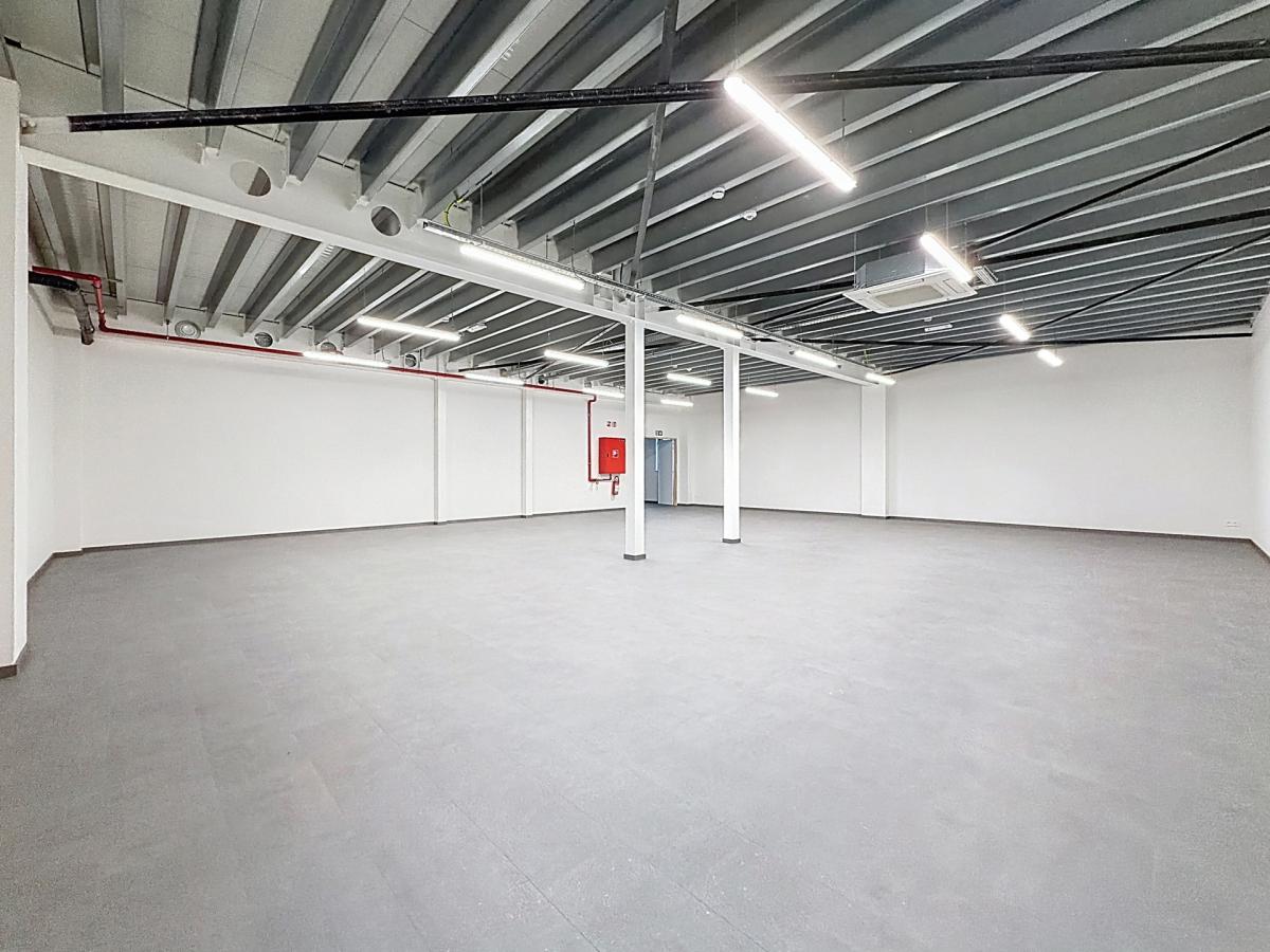 Forest / Drogenbos : Plateaux de bureaux ± 800 m² 