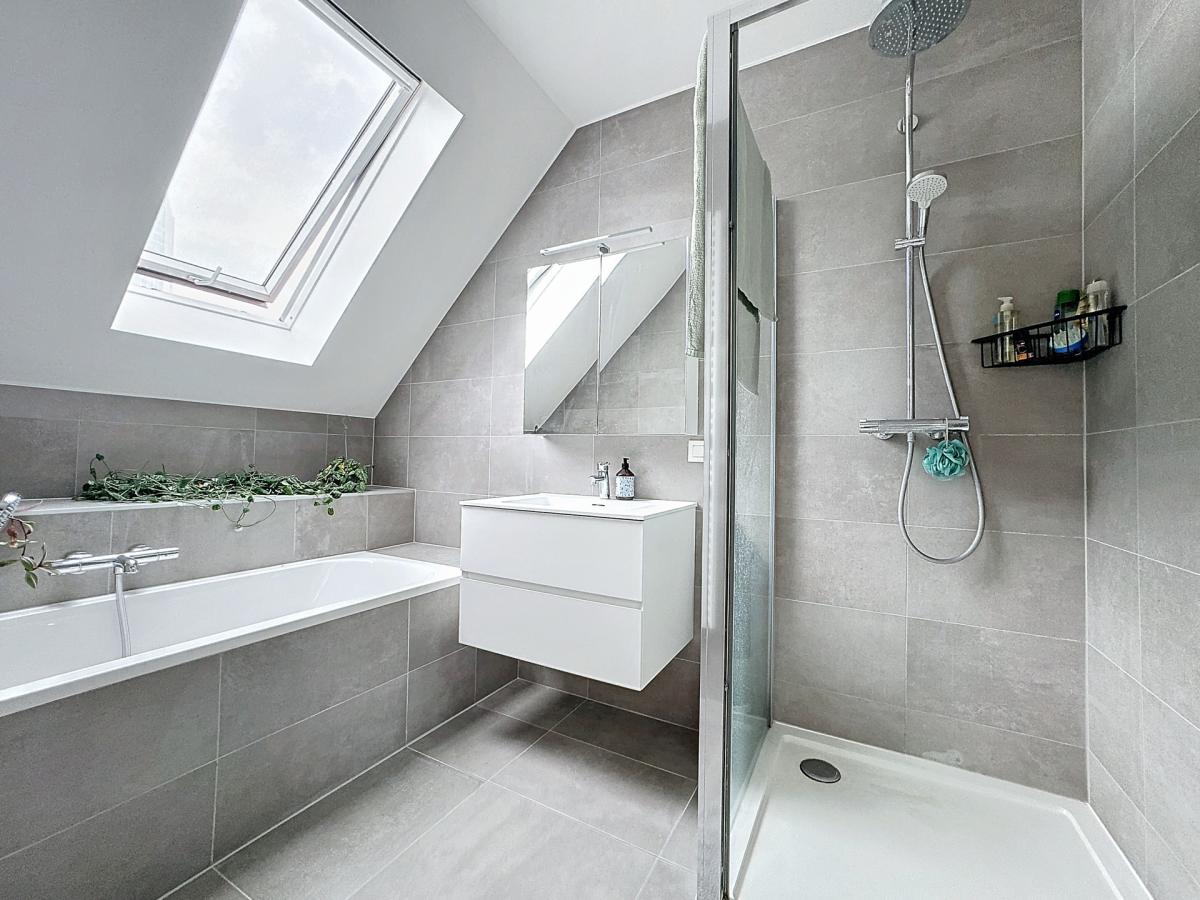 Bruxelles Centre : Joli duplex 2 chambres meublé + terrasse