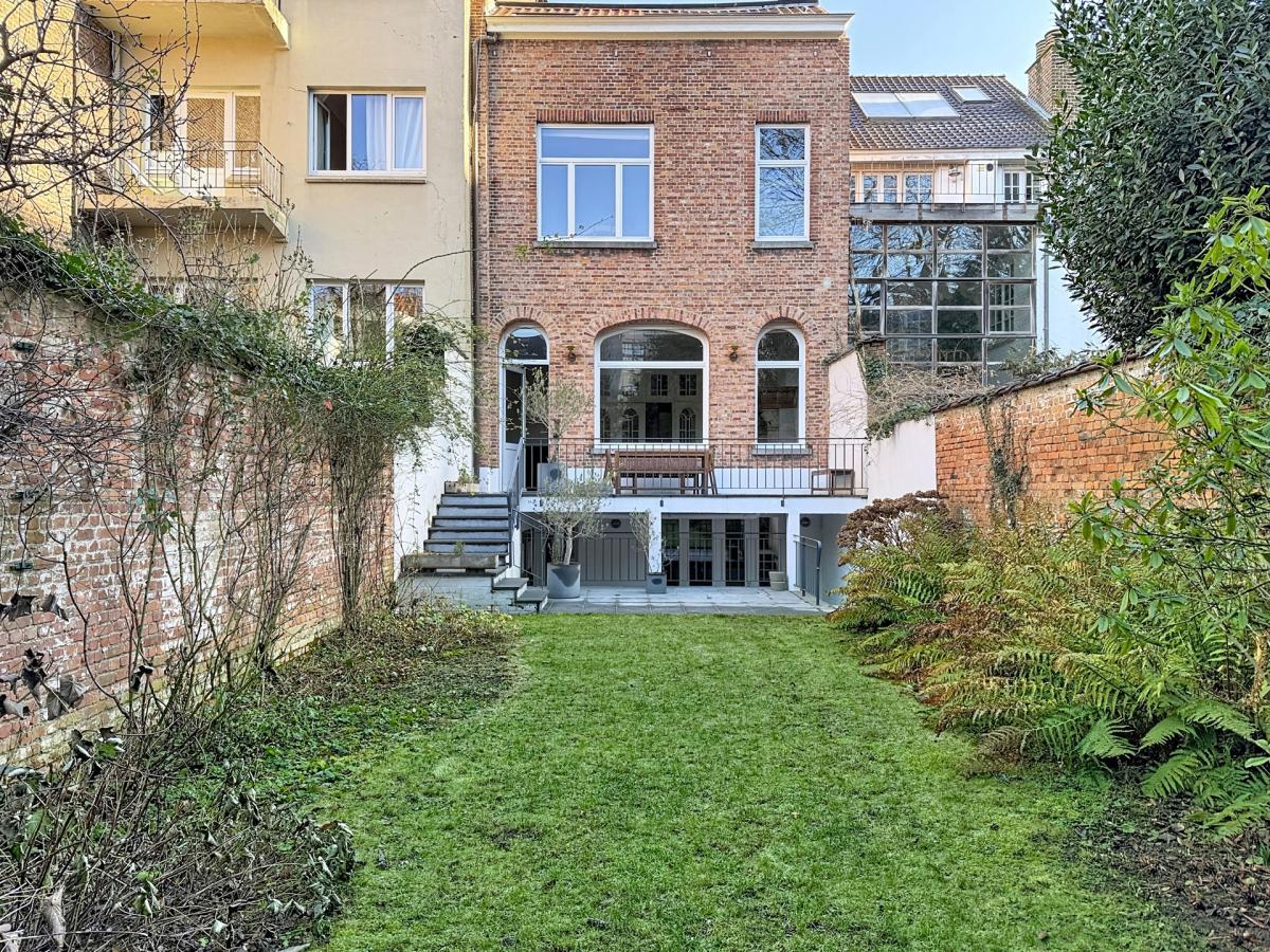 Place Brugmann : Somptueuse maison de Maître rénovée en 2022