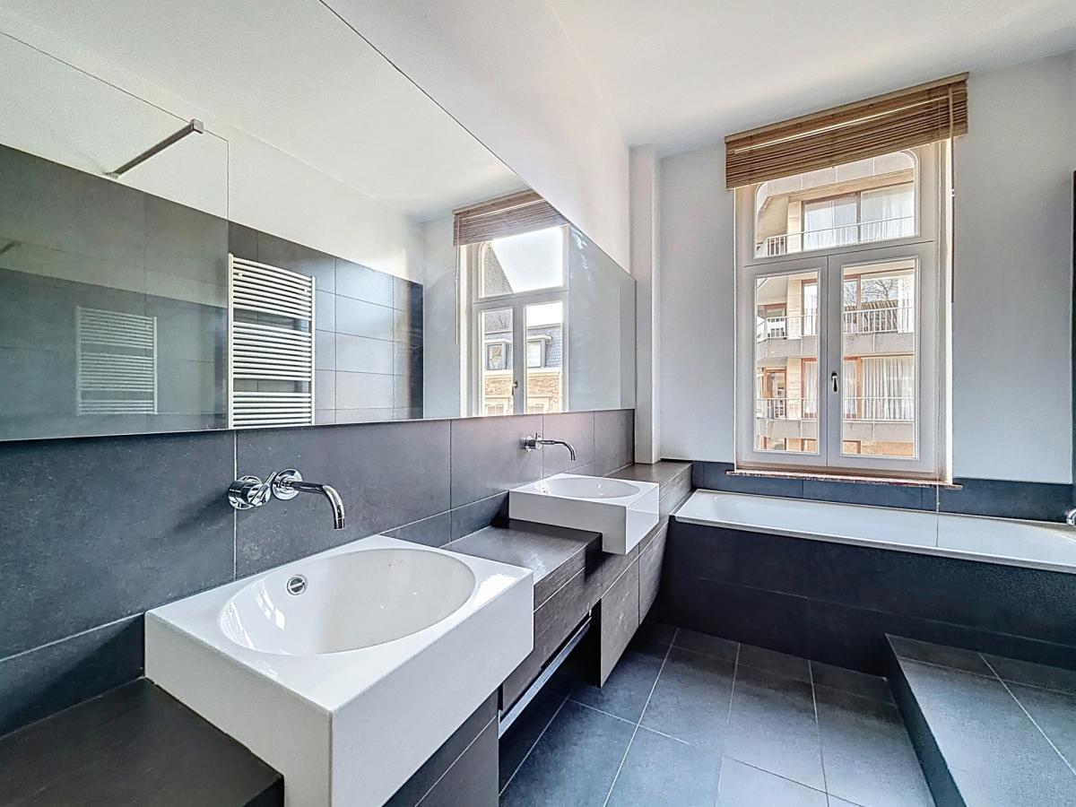 Place Brugmann : Somptueuse maison de Maître rénovée en 2022