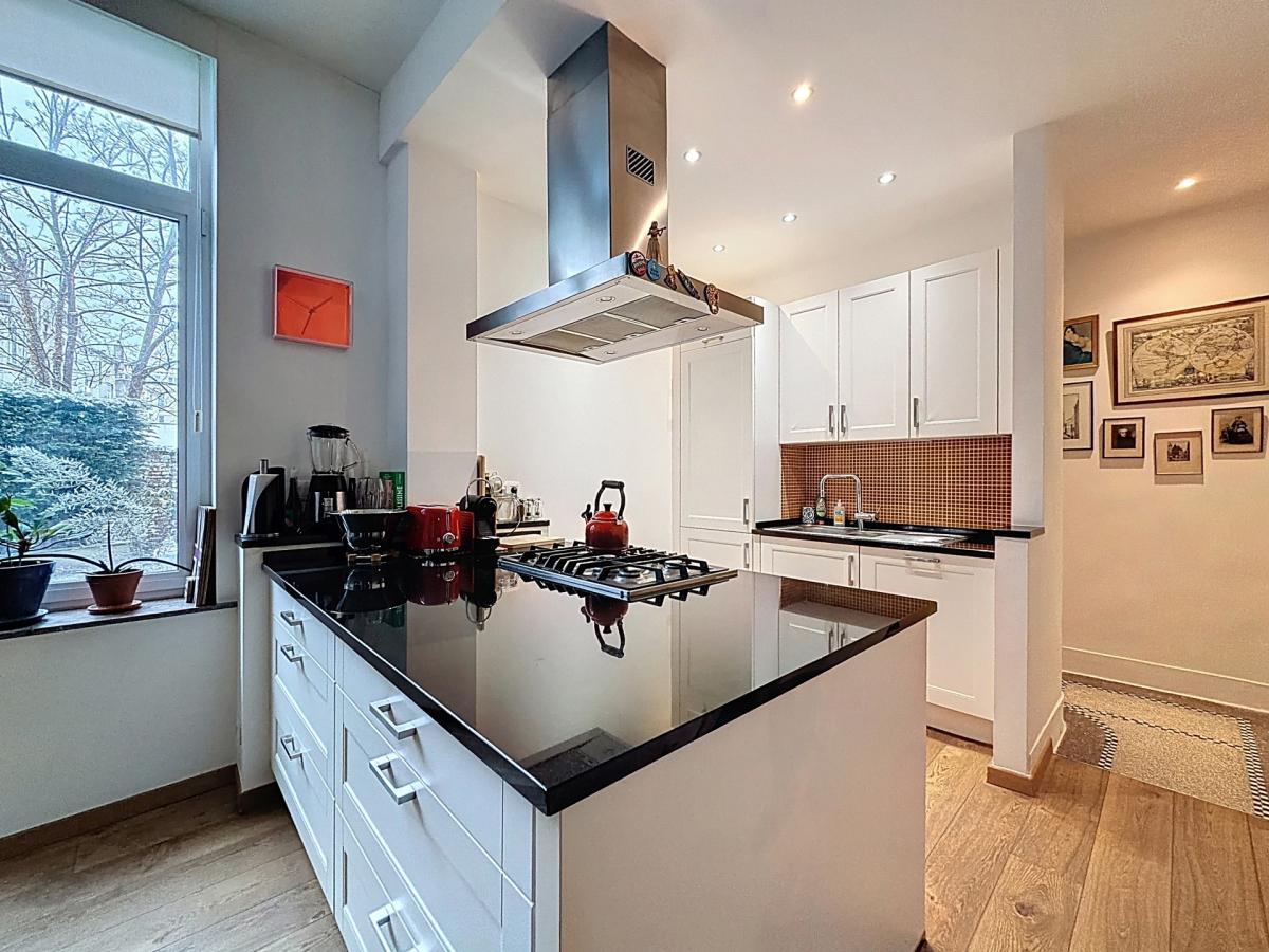 Haut de Saint-Gilles : Rez-de-chaussée avec jardin meublé