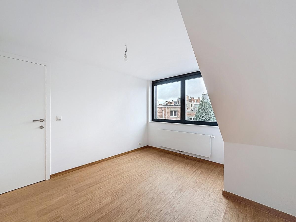 Vanderkindere : Beau duplex penthouse neuf + terrasse