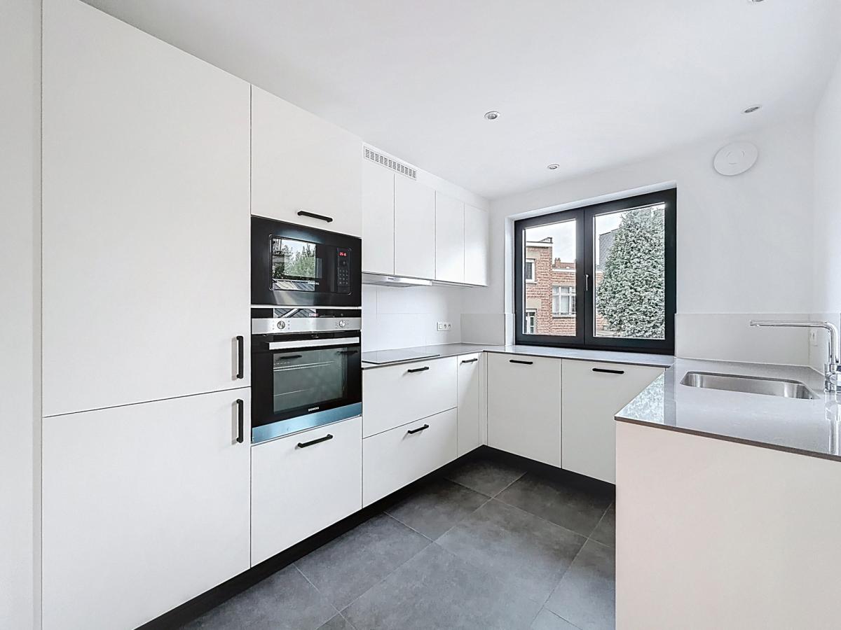 Vanderkindere : Beau duplex penthouse neuf + terrasse