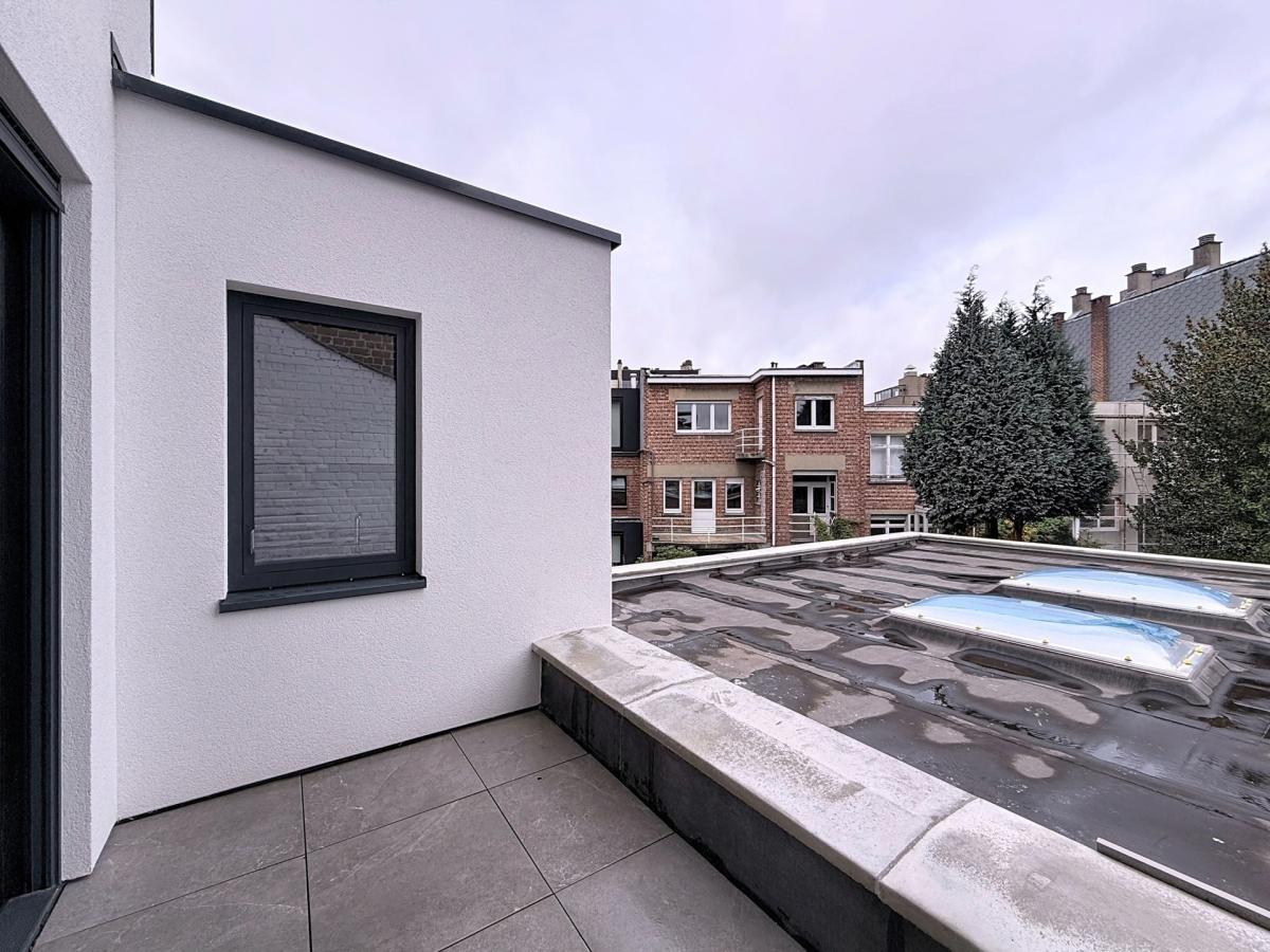 Vanderkindere : Beau duplex penthouse neuf + terrasse