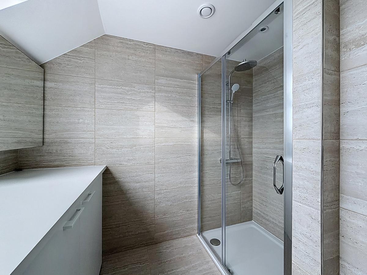 Vanderkindere : Beau duplex penthouse neuf + terrasse