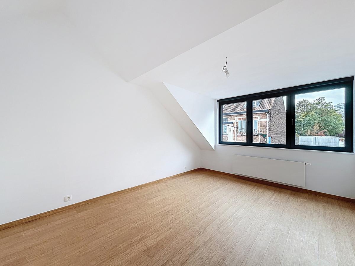 Vanderkindere : Beau duplex penthouse neuf + terrasse