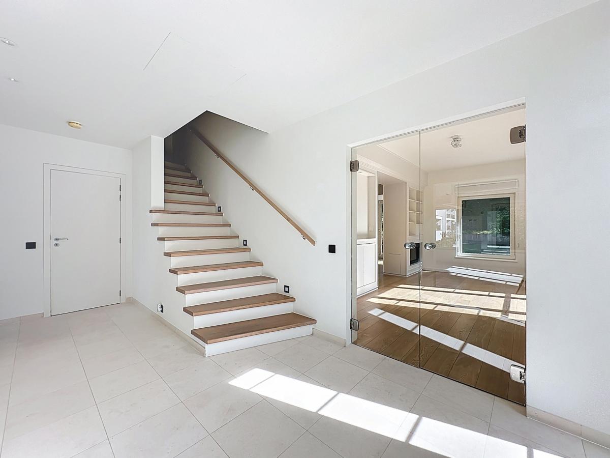 Dolez : Belle maison 3 façades + jardin + garage