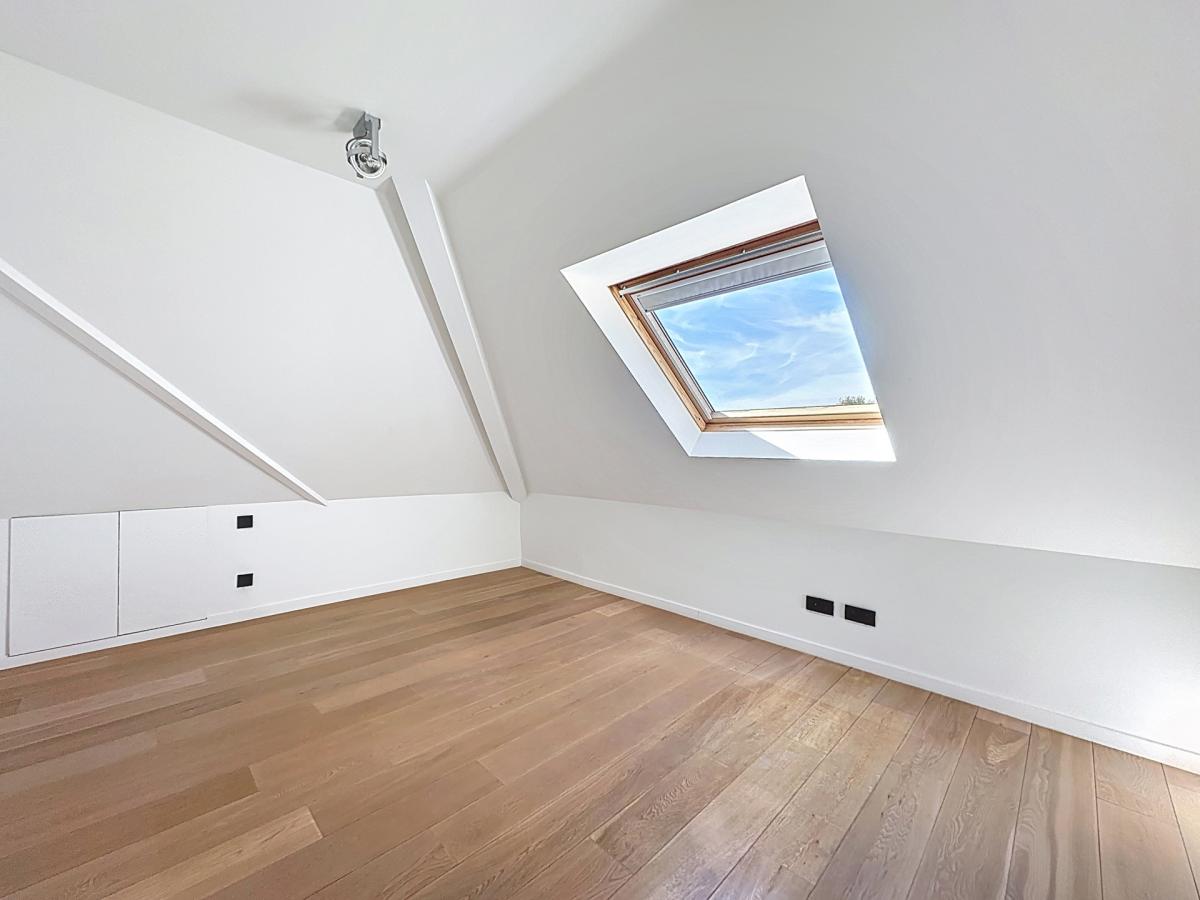 Dolez : Belle maison 3 façades + jardin + garage