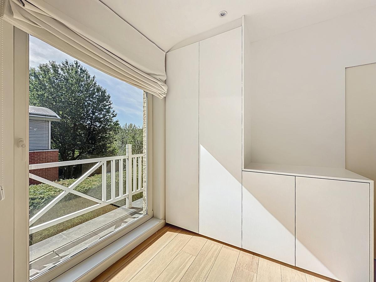 Dolez : Belle maison 3 façades + jardin + garage