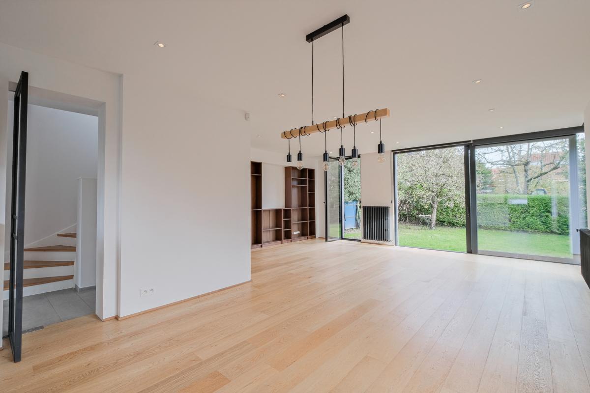 Magnifique villa de 240m² 4ch avec jardin & garage.