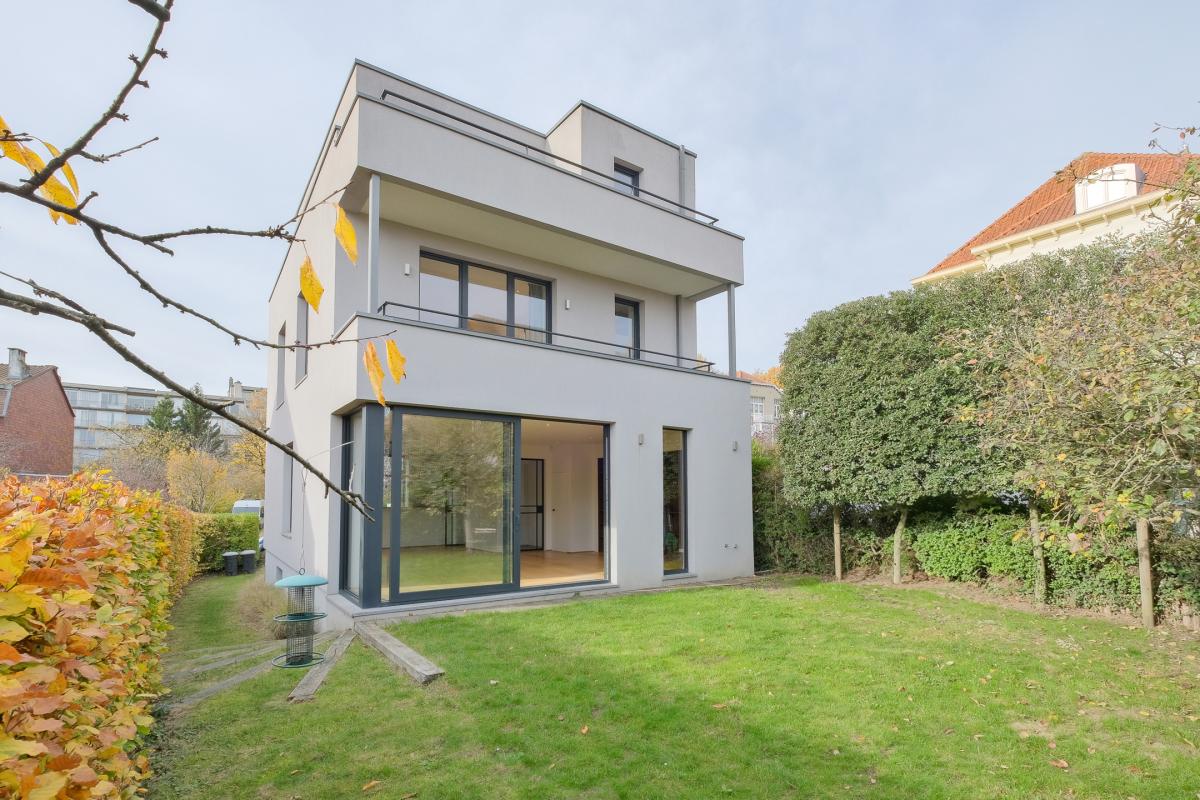 Magnifique villa de 240m² 4ch avec jardin & garage.