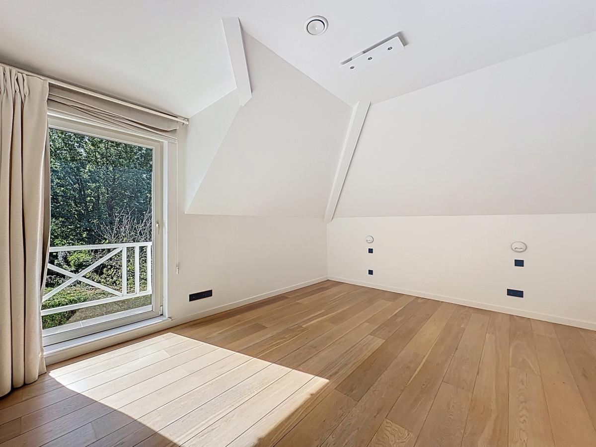 Dolez : Belle maison 3 façades + jardin + garage