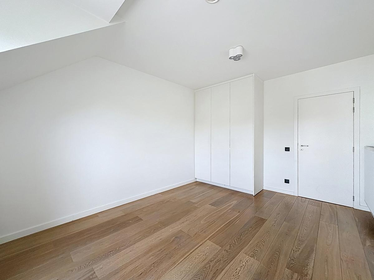 Dolez : Belle maison 3 façades + jardin + garage