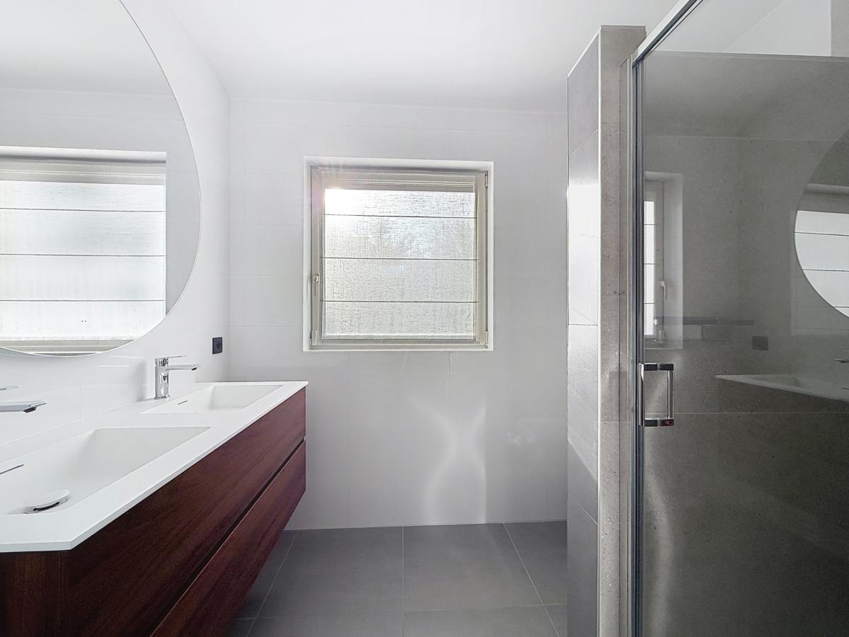 Dolez : Belle maison 3 façades + jardin + garage