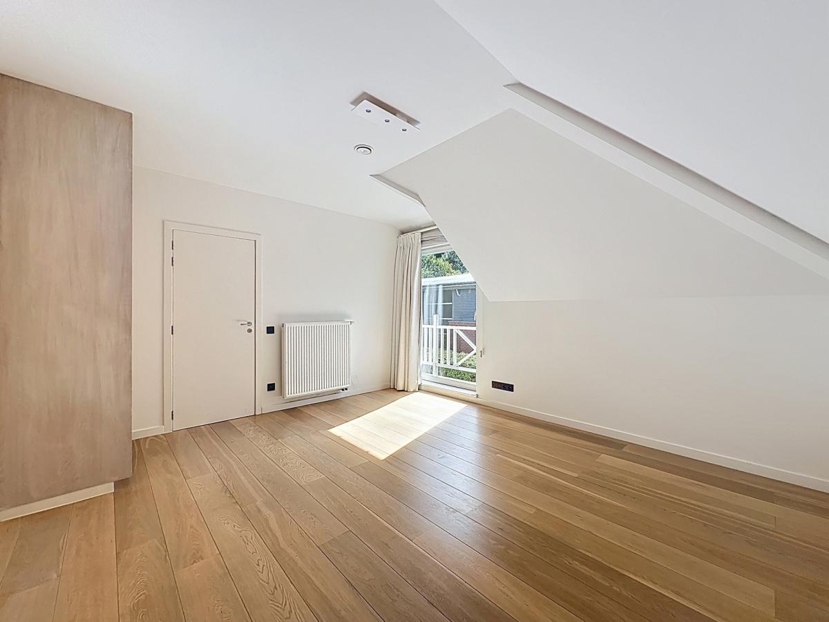 Dolez : Belle maison 3 façades + jardin + garage