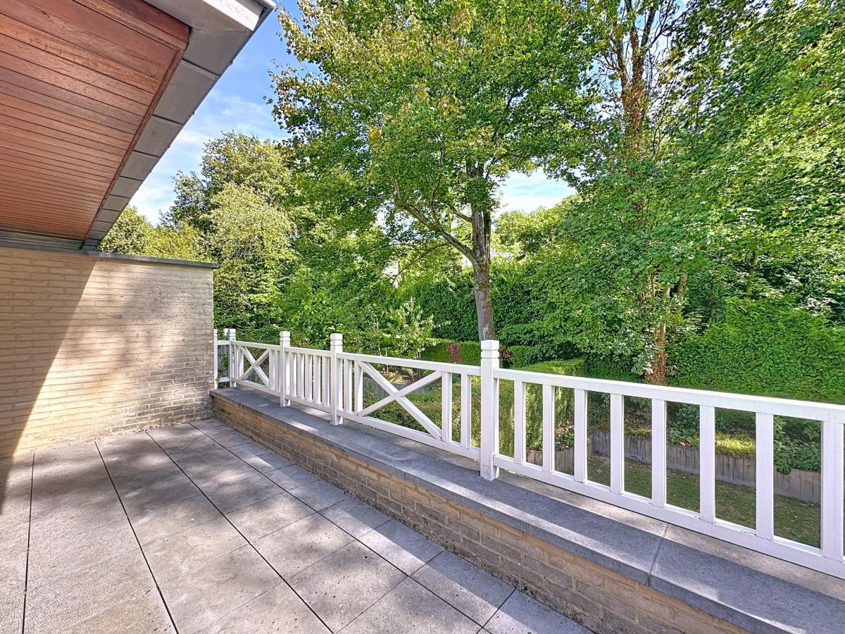 Dolez : Belle maison 3 façades + jardin + garage