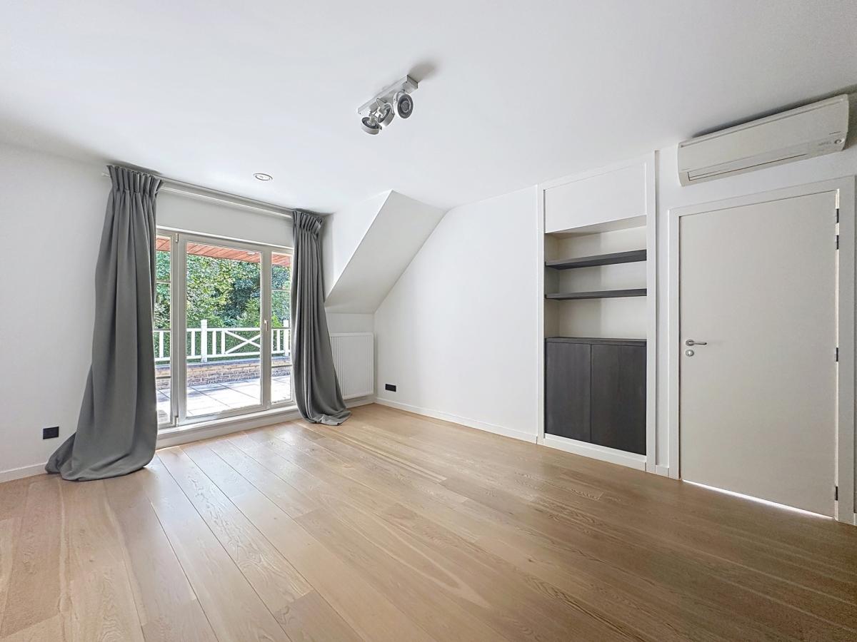 Dolez : Belle maison 3 façades + jardin + garage