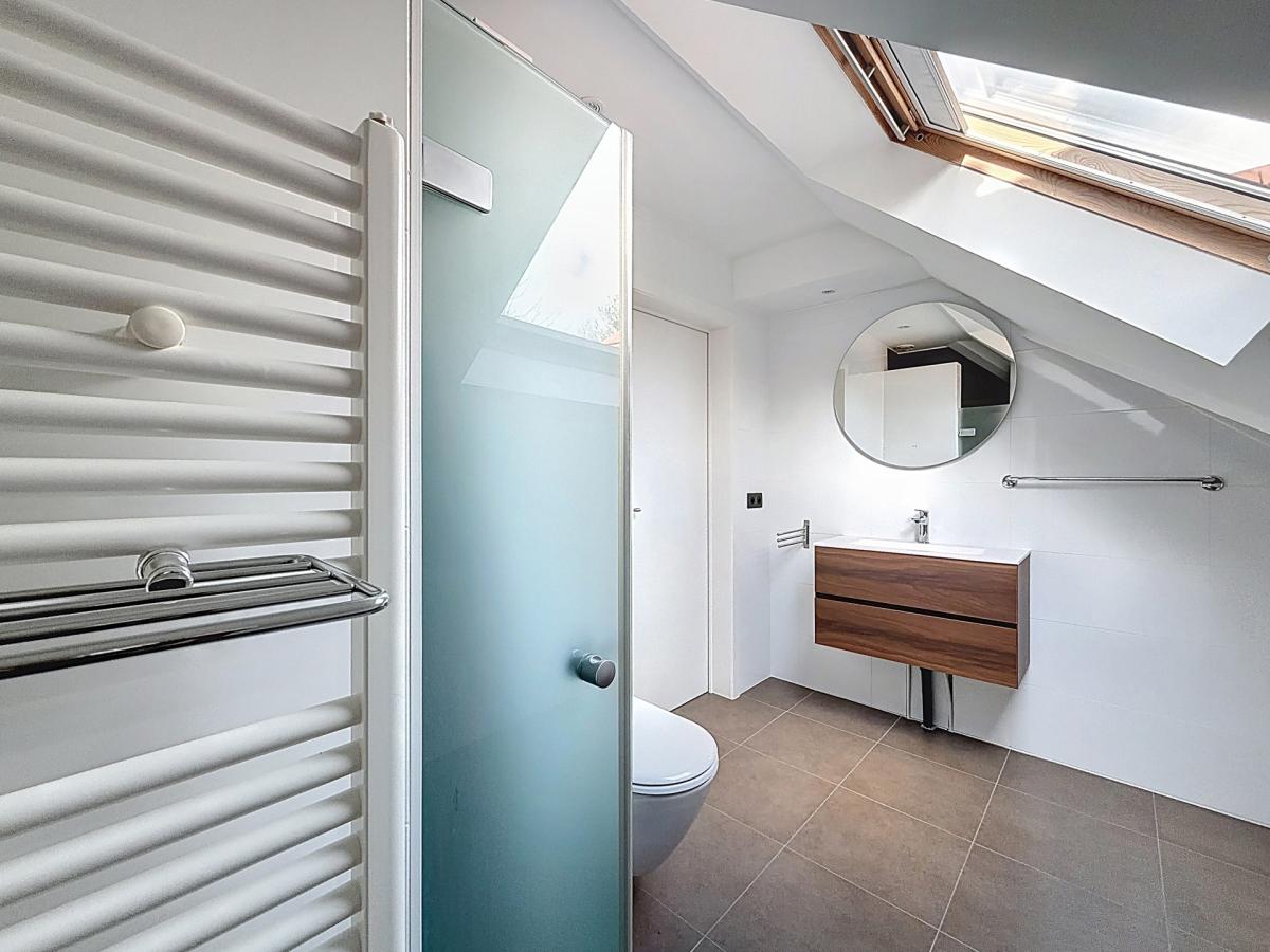 Dolez : Belle maison 3 façades + jardin + garage