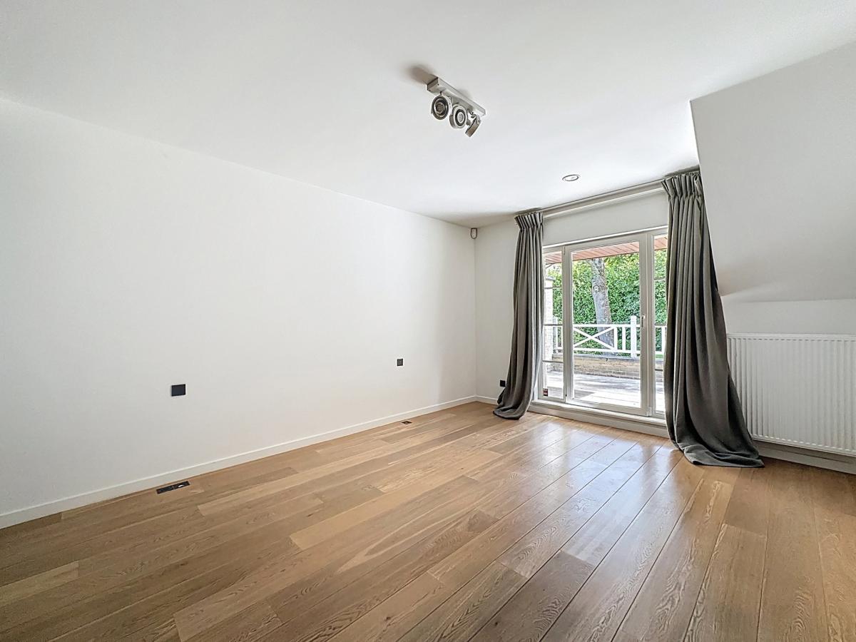 Dolez : Belle maison 3 façades + jardin + garage