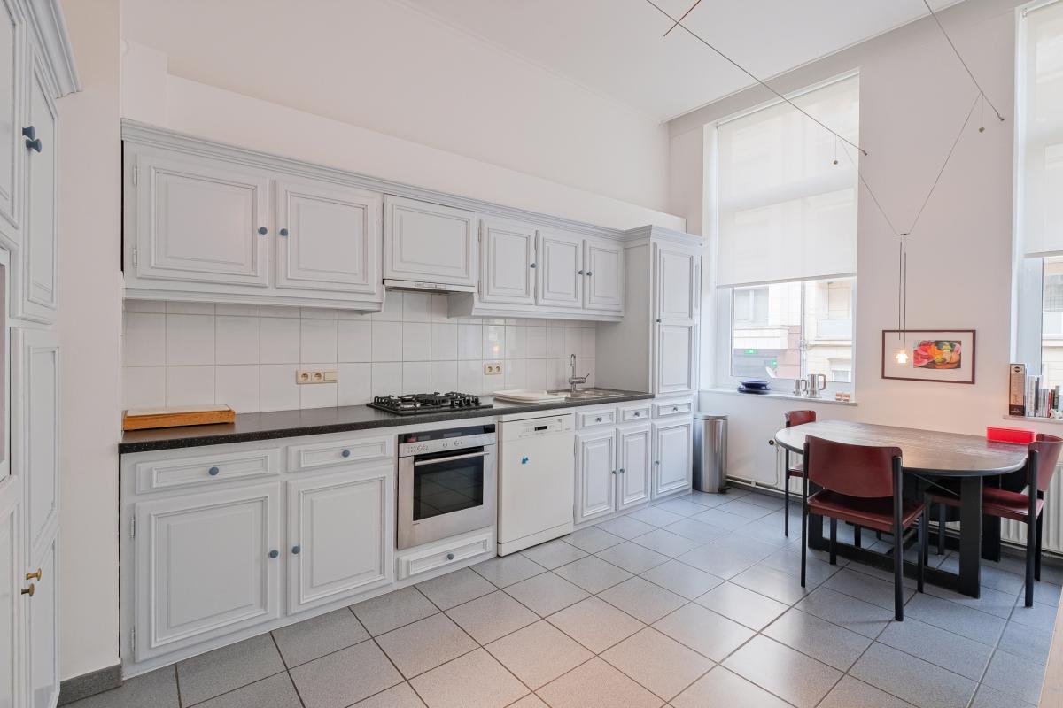 SOUS OFFRE !! Proximité du Châtelain : RDC 3 ch+ extérieurs + parking